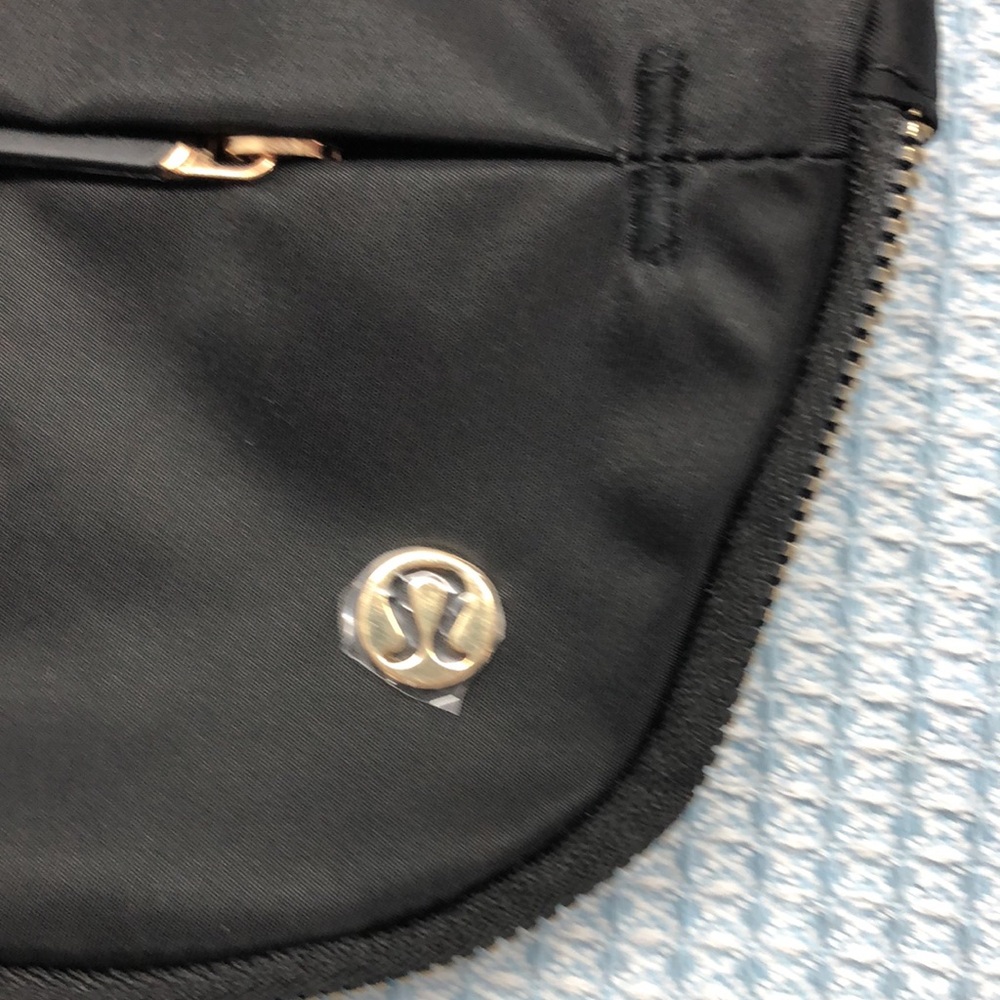 🔥"Lululemon All Night Festival Bag 1L - Black Crossbody, Like New, NWOT" - Picture 2 of 6